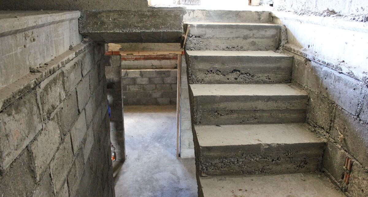 Делаем бетонную лестницу в подвал
